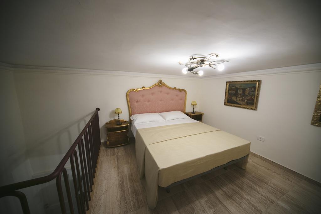 Area Angioina Suites เนเปิลส์ ภายนอก รูปภาพ